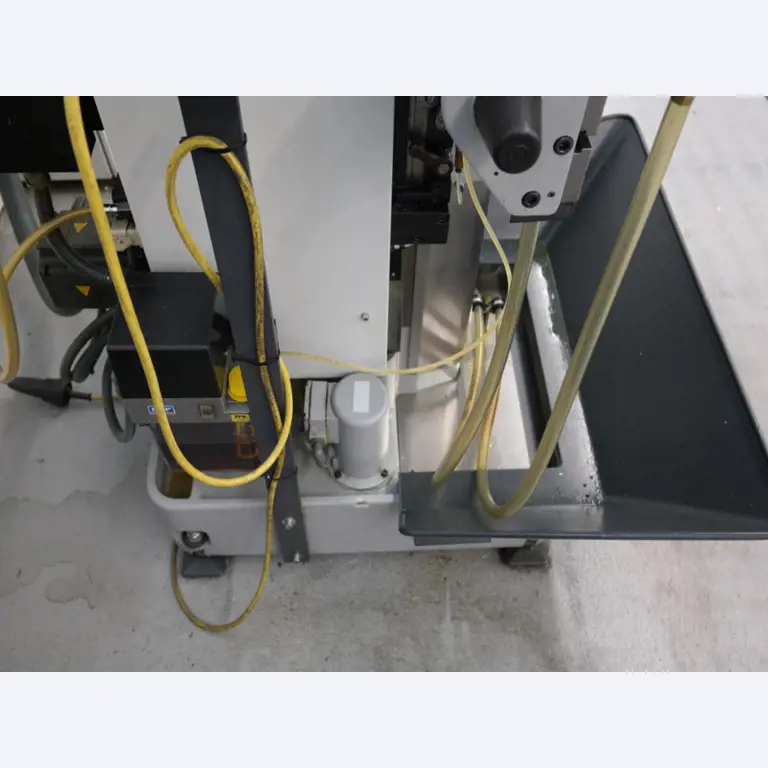 Metallbearbeitungsmaschinen und<br>Werkstattausstattung -12