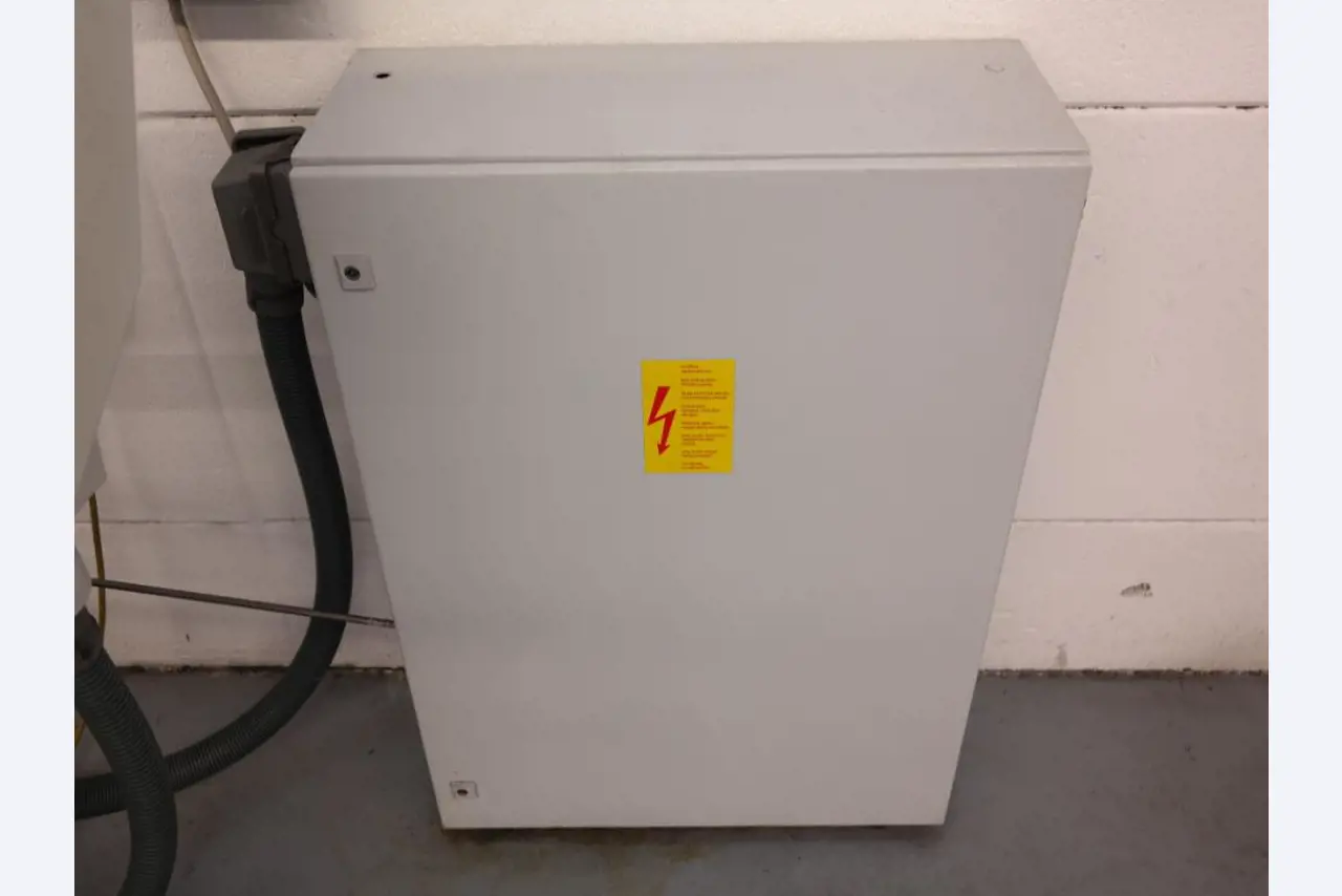 Metallbearbeitungsmaschinen und<br>Werkstattausstattung -15