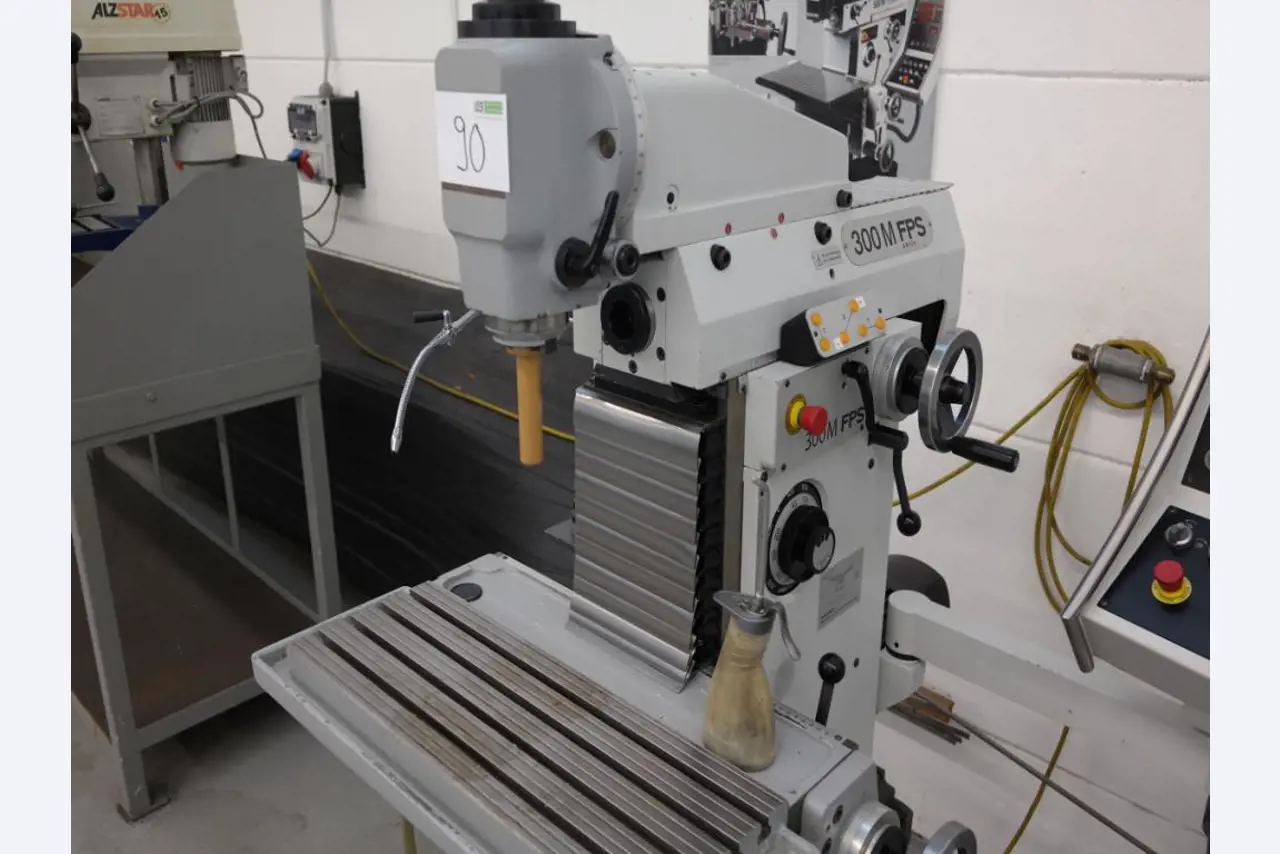 Metallbearbeitungsmaschinen und<br>Werkstattausstattung -7