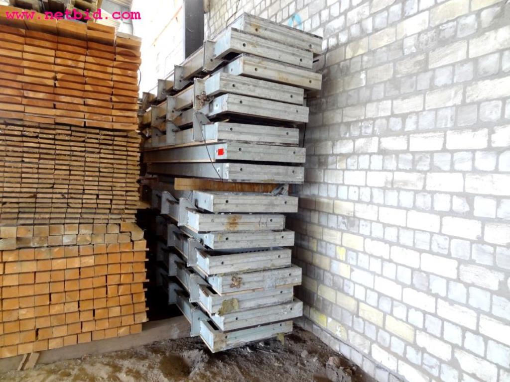 discharged and well-maintained machines from the  sector construction industry<br>-1