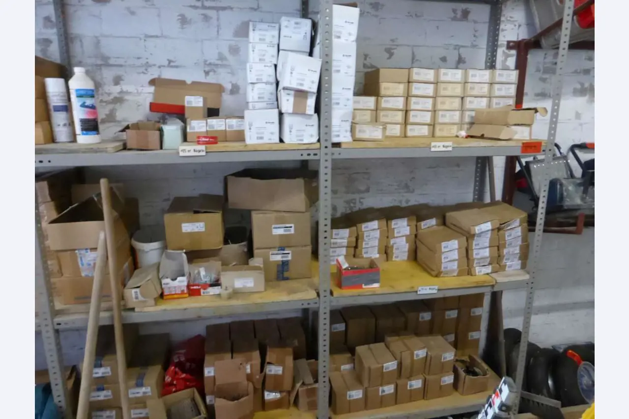 Máquinas e equipamentos de construção-12