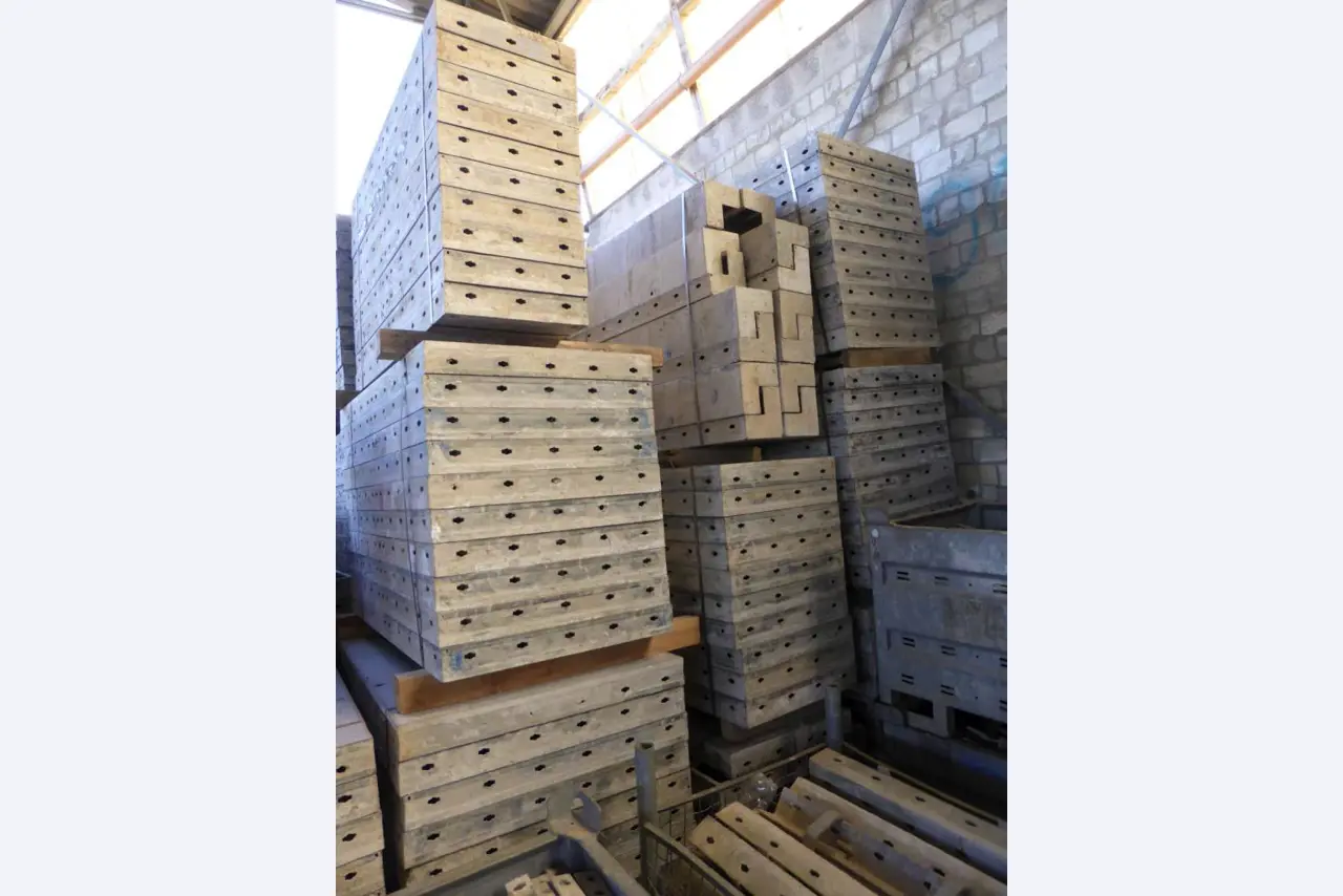 Máquinas e equipamentos de construção-3