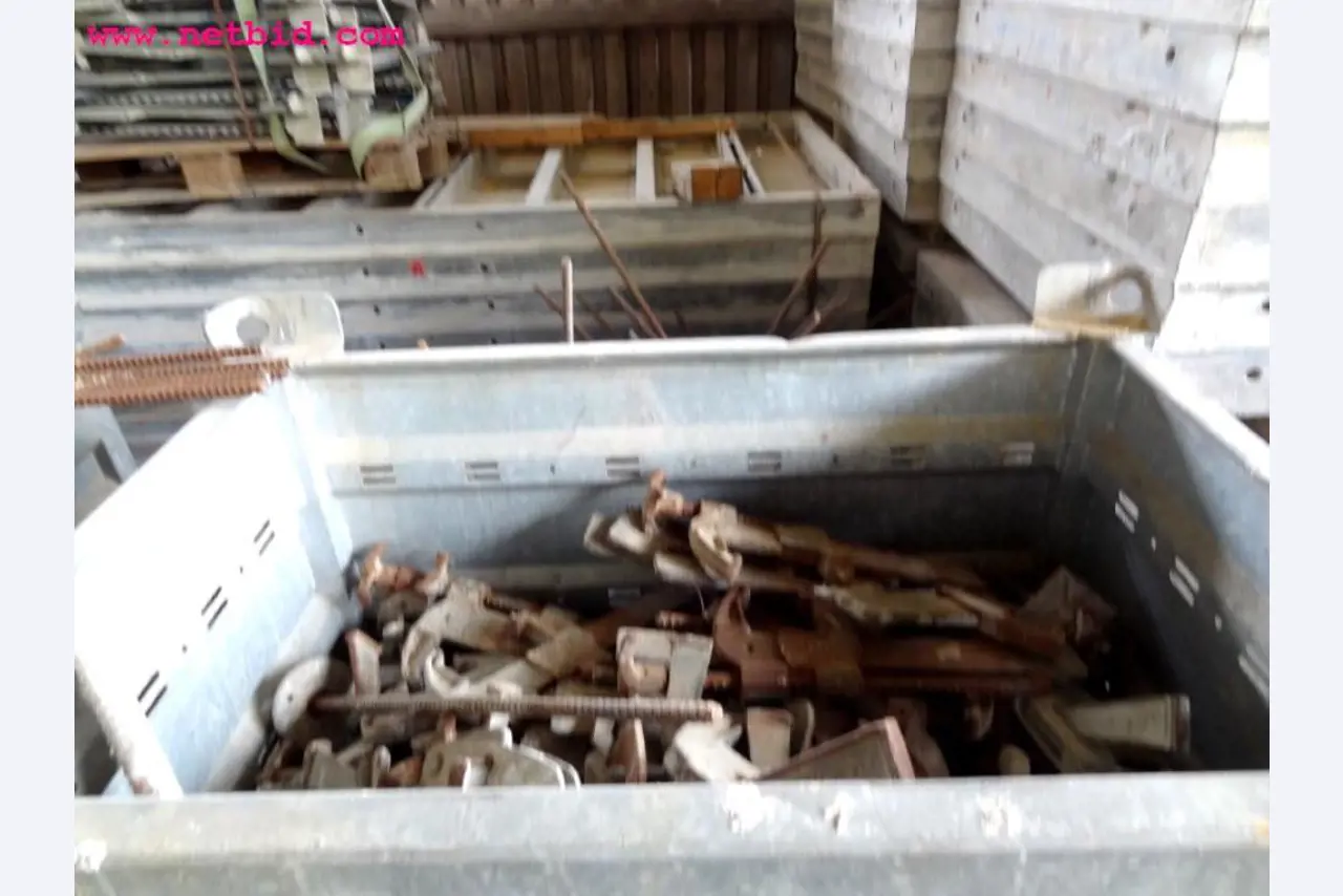discharged and well-maintained machines from the  sector construction industry<br>-4