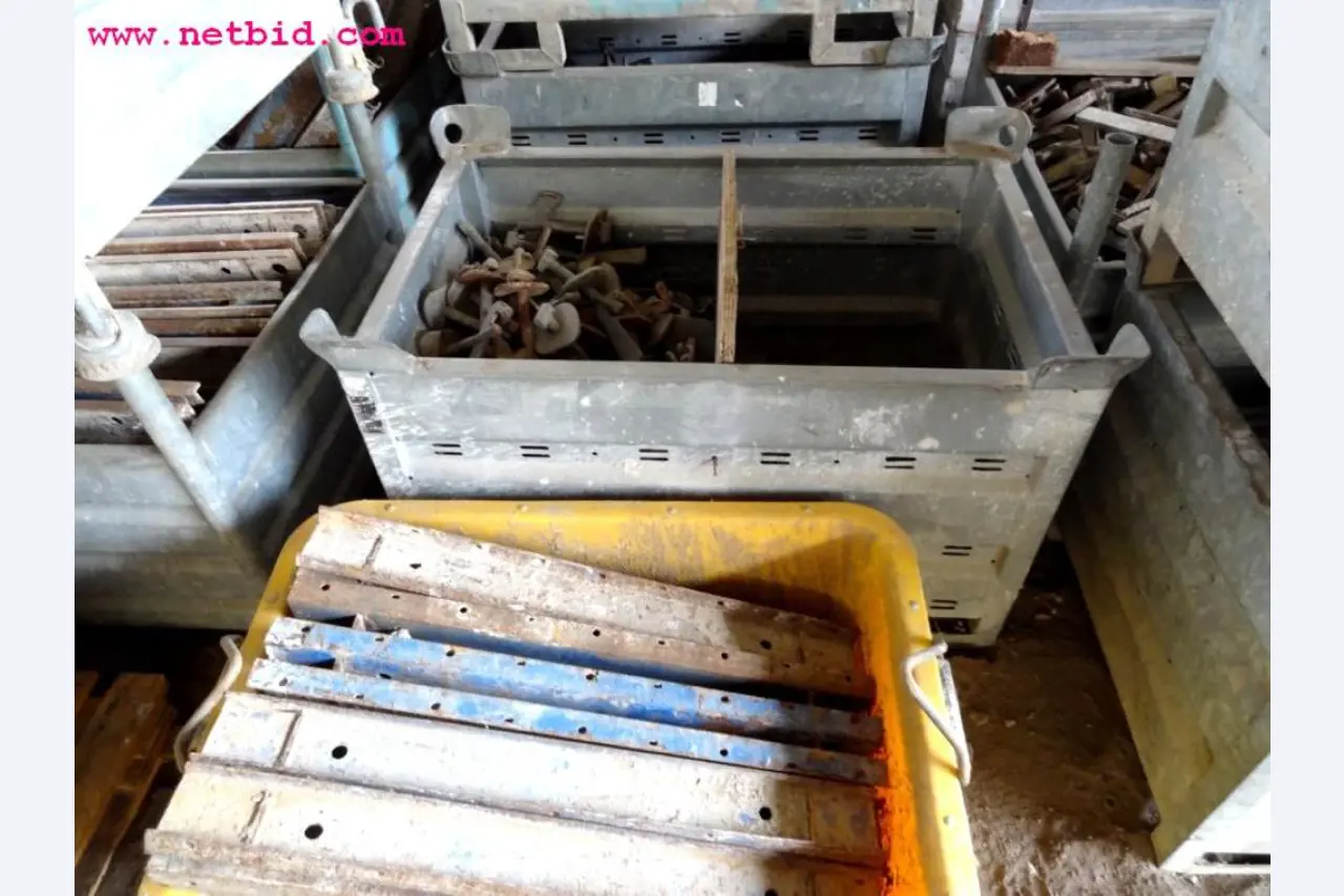 discharged and well-maintained machines from the  sector construction industry<br>-6