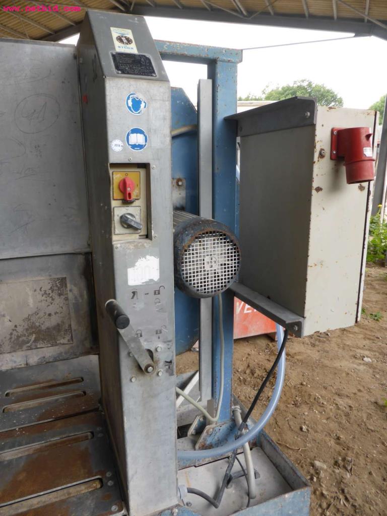 discharged and well-maintained machines from the  sector construction industry<br>-3