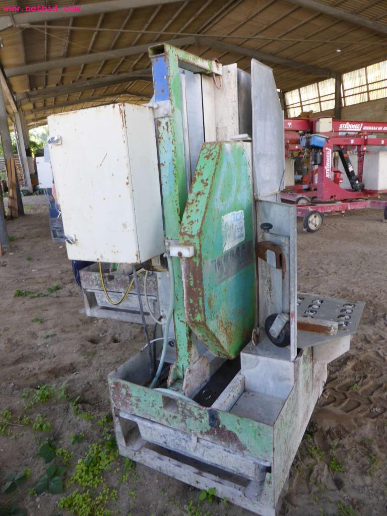 discharged and well-maintained machines from the  sector construction industry<br>-3