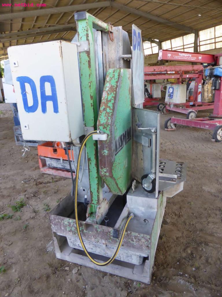 discharged and well-maintained machines from the  sector construction industry<br>-3