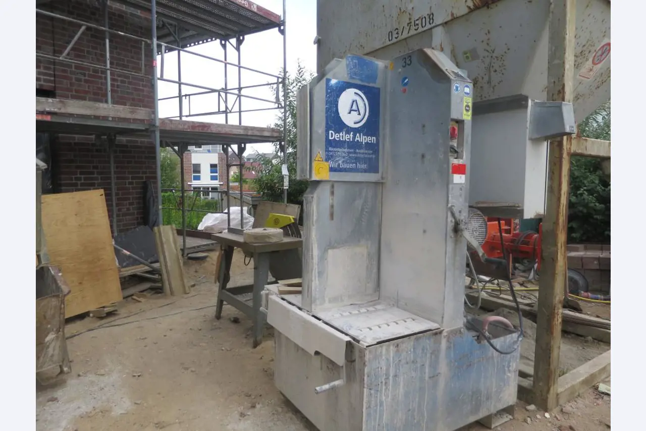 discharged and well-maintained machines from the  sector construction industry<br>-1