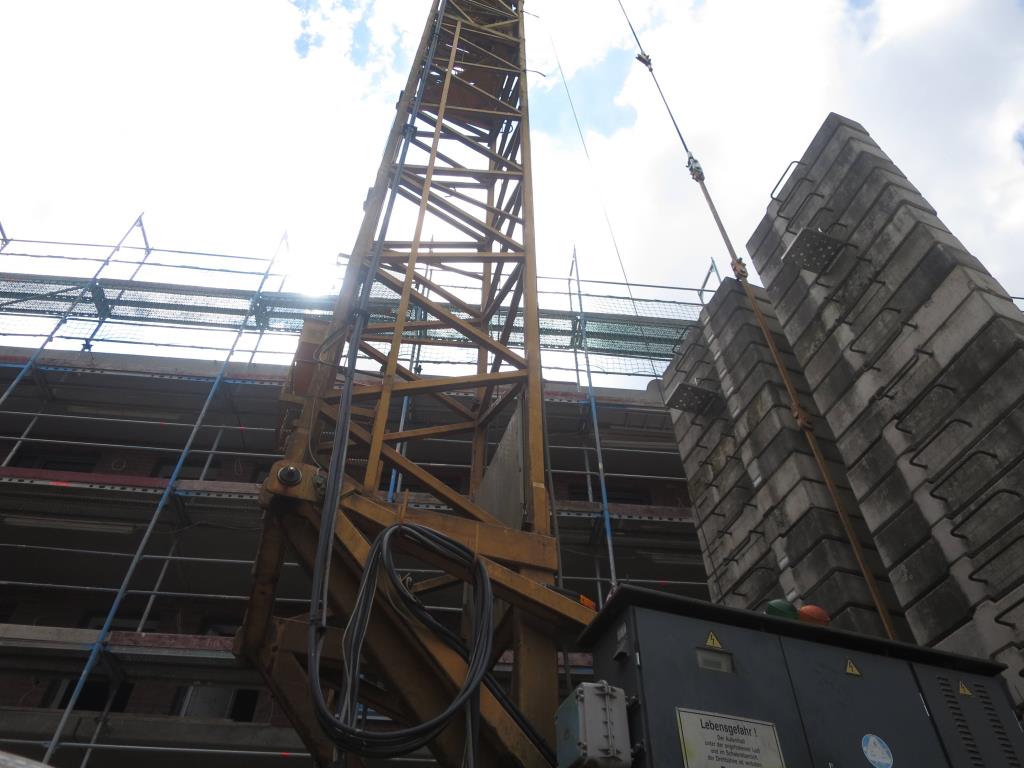 discharged and well-maintained machines from the  sector construction industry<br>-4