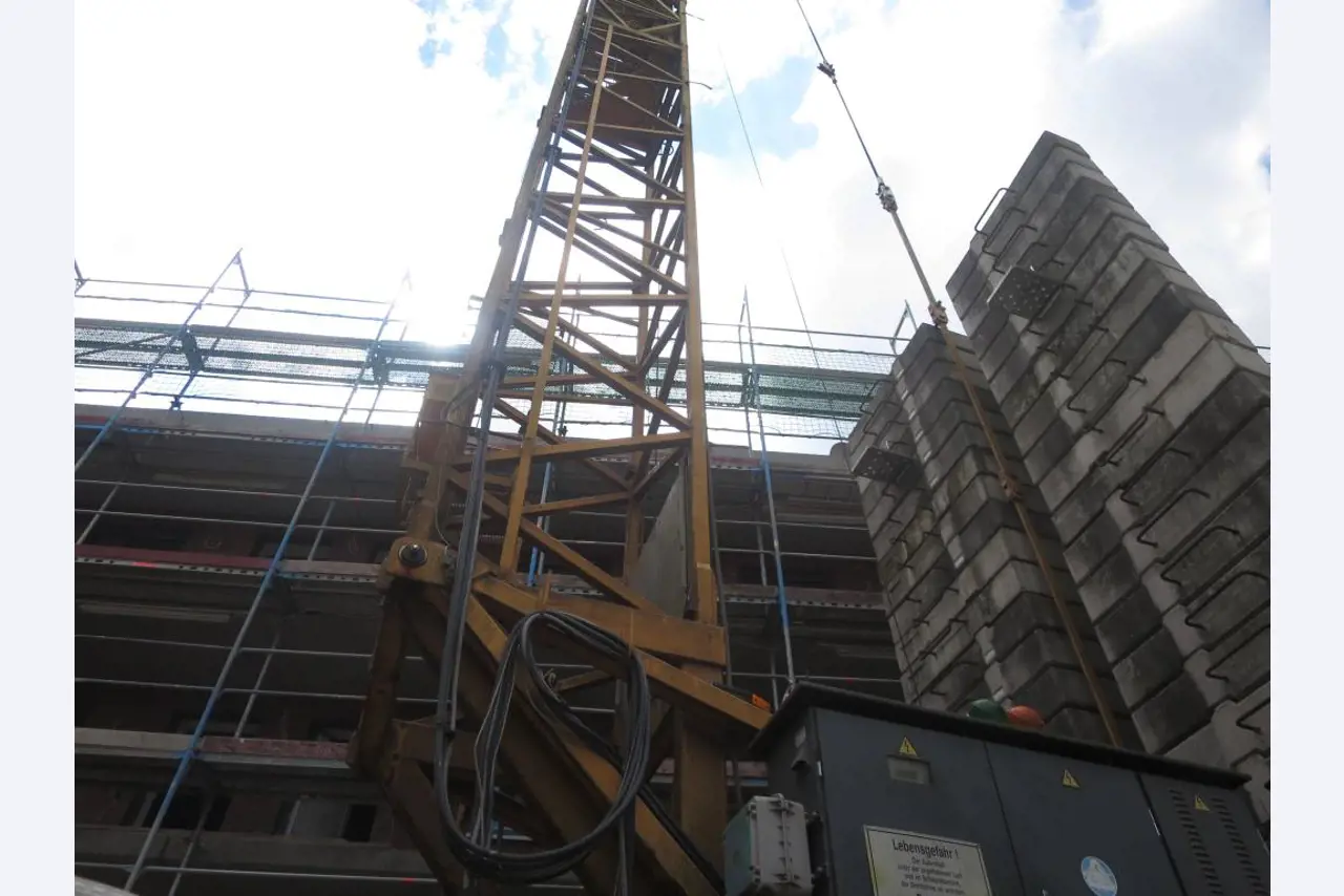 discharged and well-maintained machines from the  sector construction industry<br>-4