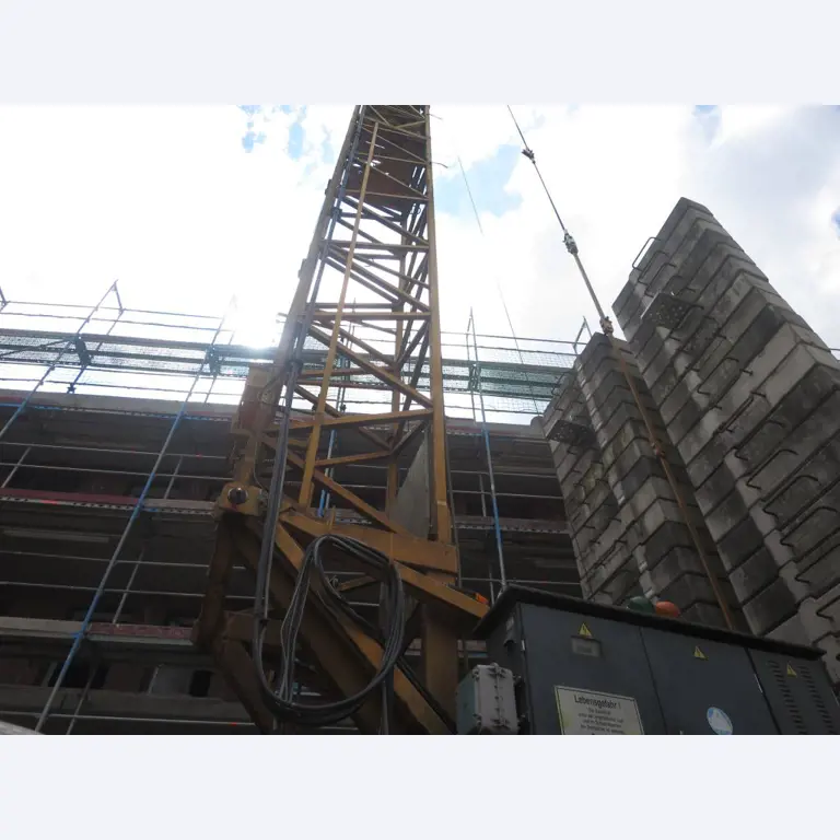 discharged and well-maintained machines from the  sector construction industry<br>-4