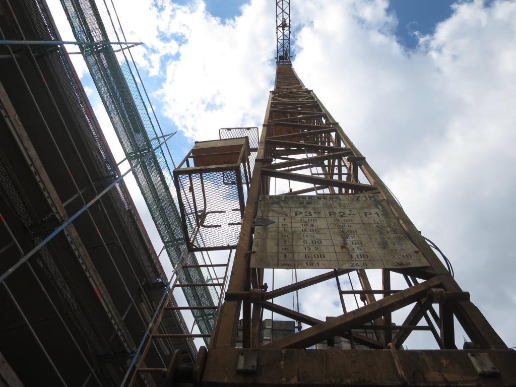 discharged and well-maintained machines from the  sector construction industry<br>-5