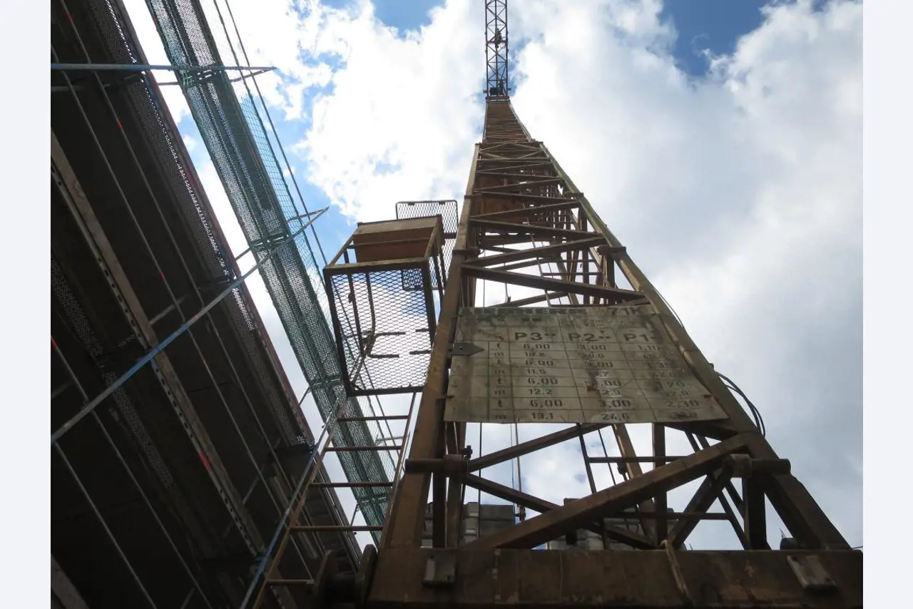 discharged and well-maintained machines from the  sector construction industry<br>-5