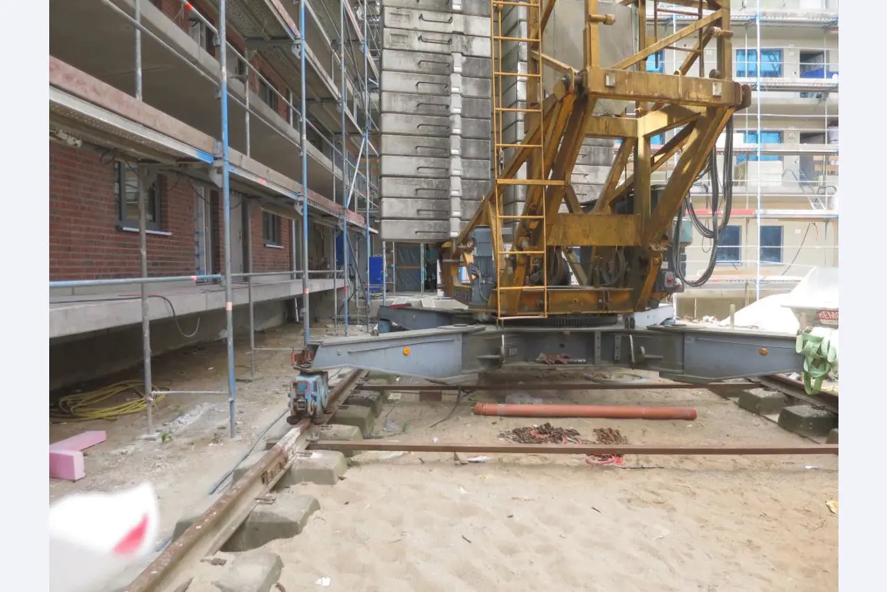 discharged and well-maintained machines from the  sector construction industry<br>-6