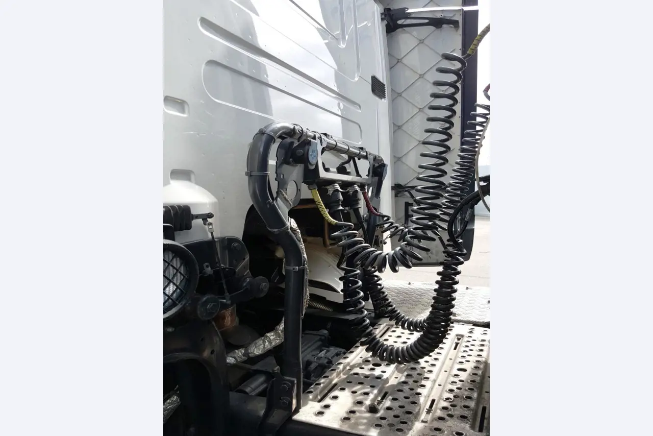 Welding electrodes, Welding units and Trucks -11