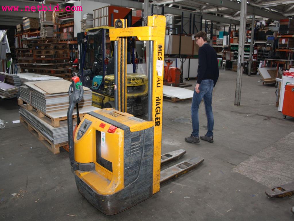 
Betriebs- und Geschäftsausstattung <br>aus dem Bereich Messebau-2