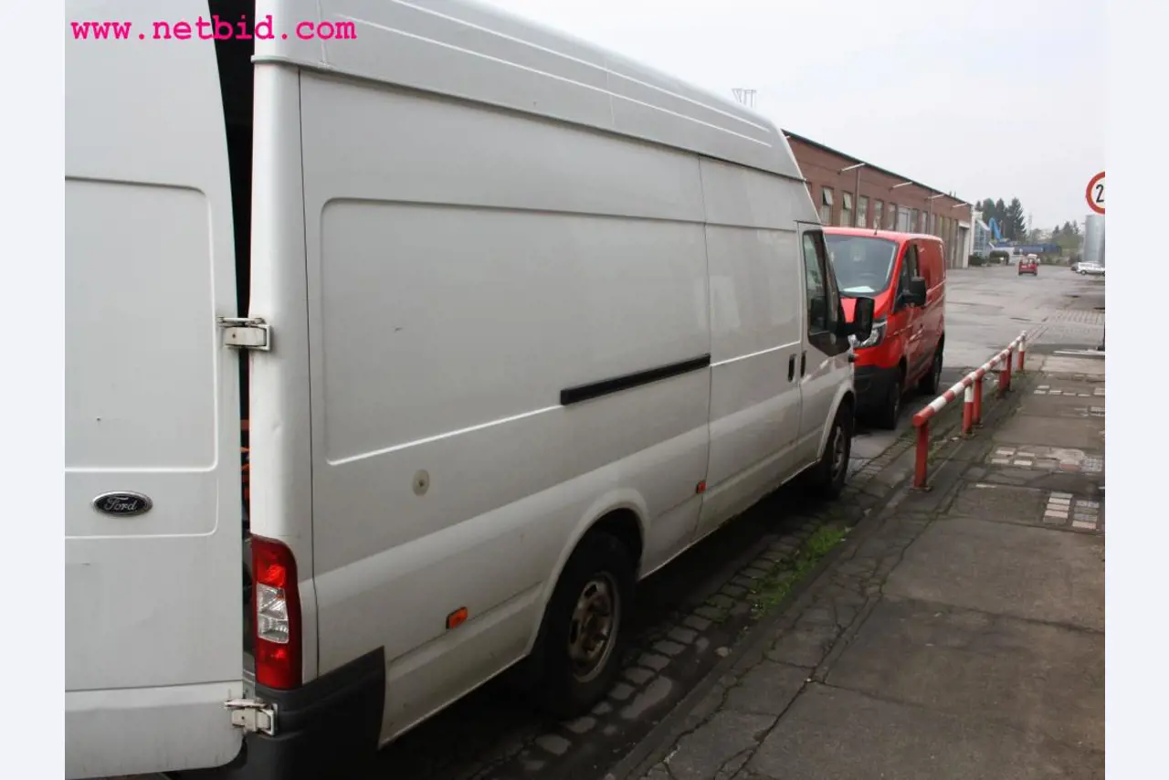 Equipamento operacional e de escritório <br>do sector da construção de feiras-7