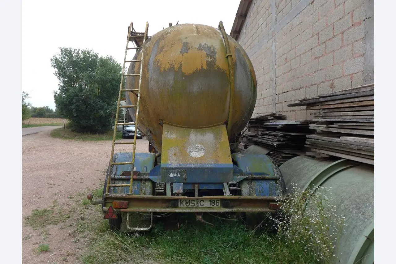 Máquinas bem conservadas do sector <br>agrícola-11