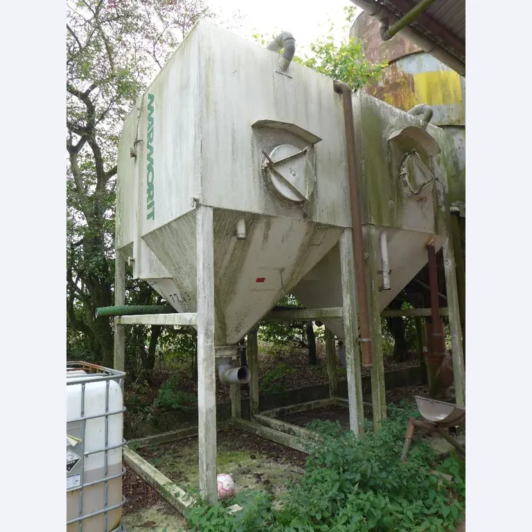 Máquinas bem conservadas do sector <br>agrícola-1