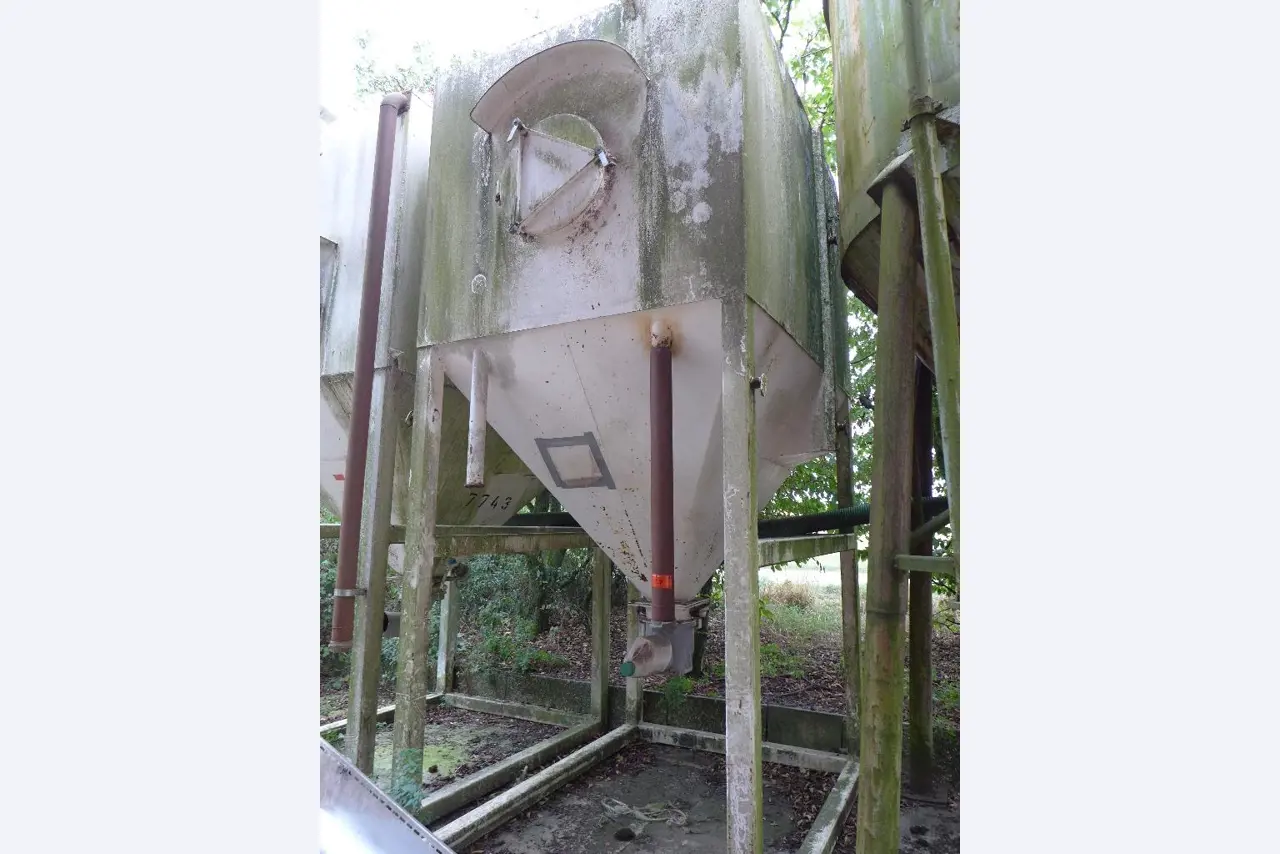 Máquinas bem conservadas do sector <br>agrícola-3