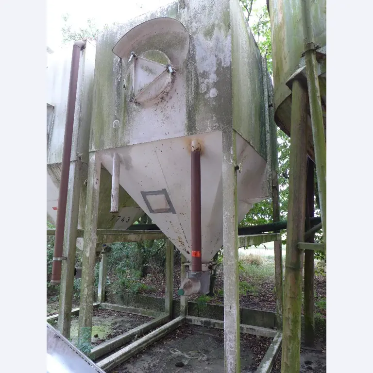 Máquinas bem conservadas do sector <br>agrícola-3