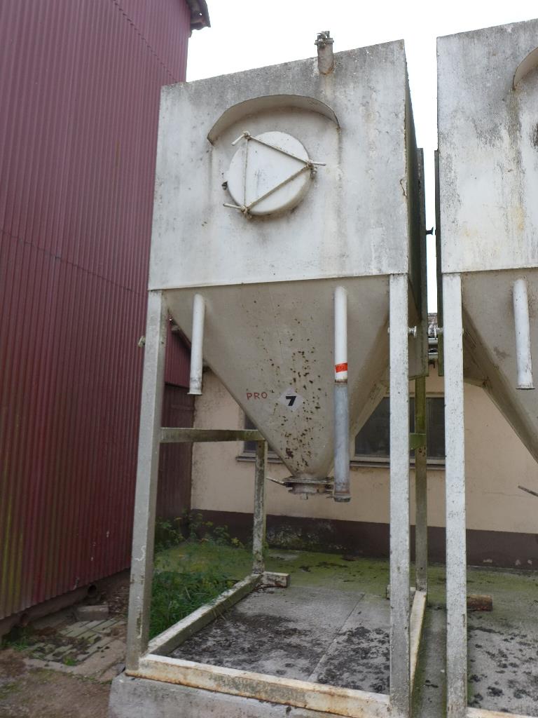 Máquinas bem conservadas do sector <br>agrícola-4