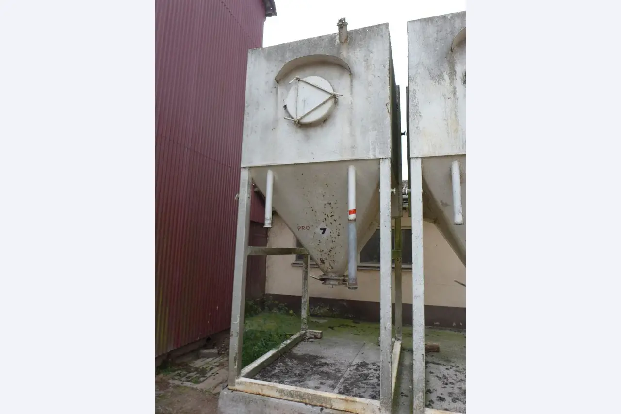 Máquinas bem conservadas do sector <br>agrícola-4