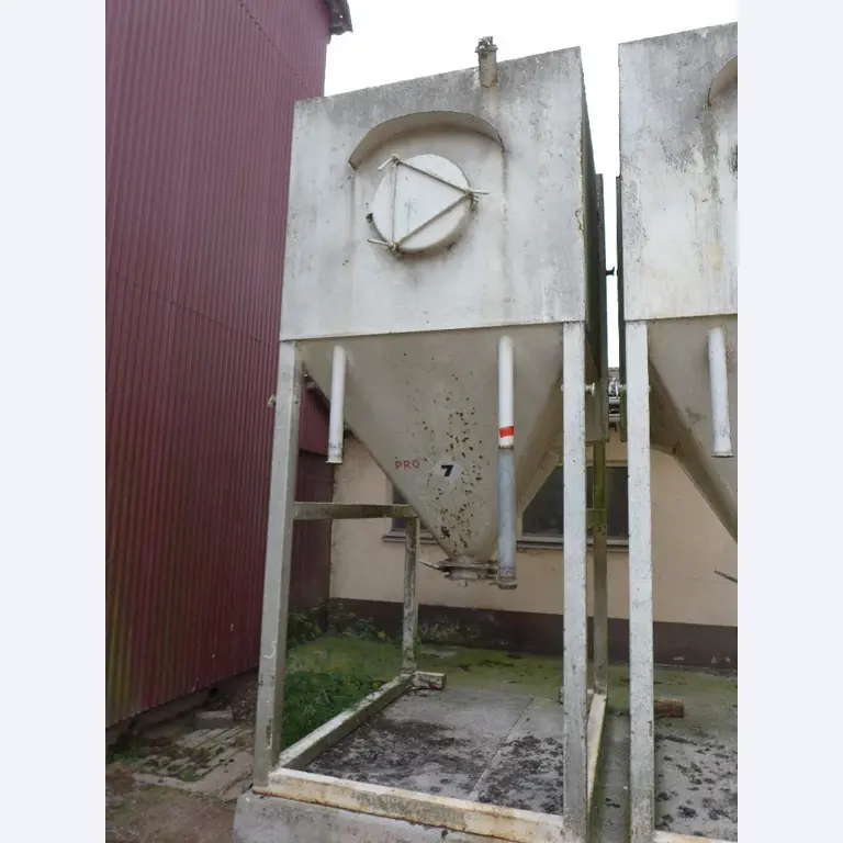 Máquinas bem conservadas do sector <br>agrícola-4