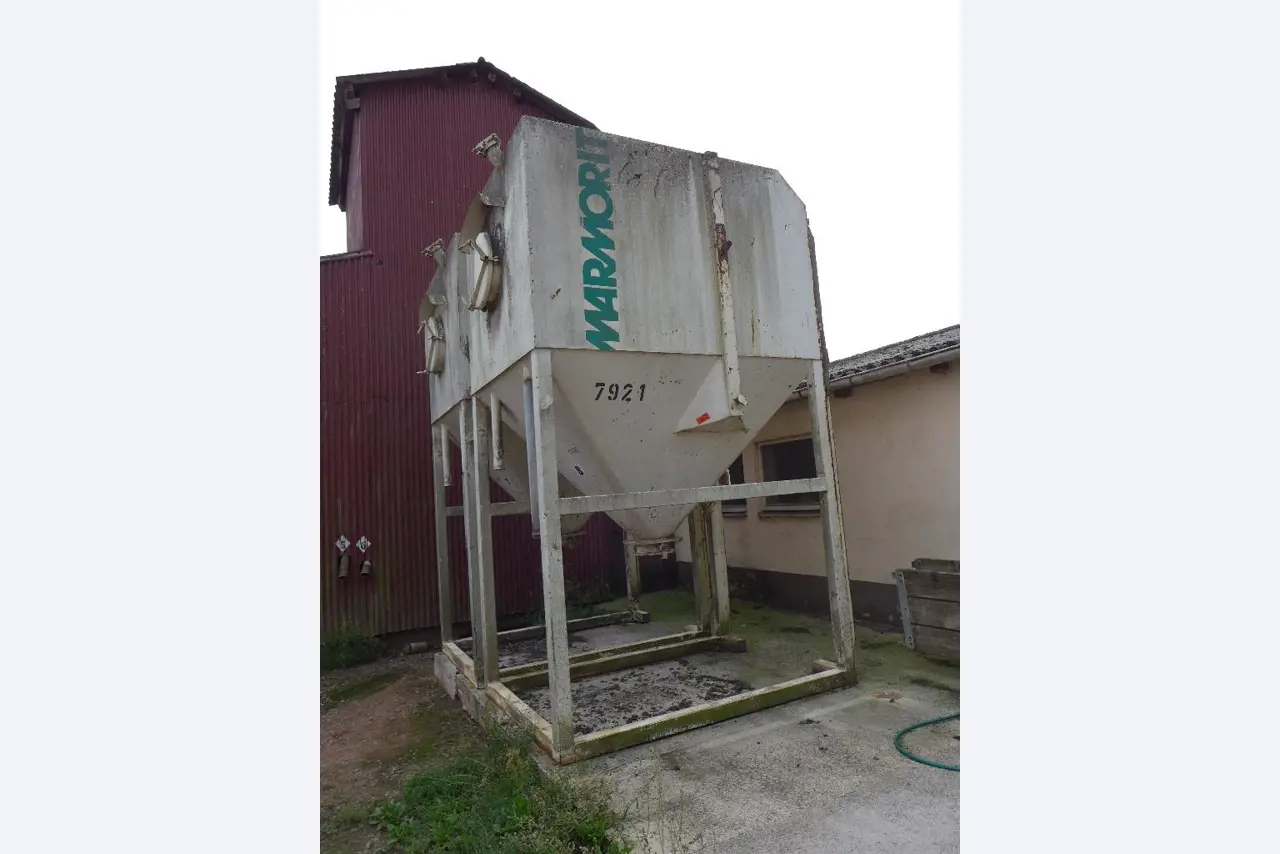 Máquinas bem conservadas do sector <br>agrícola-5