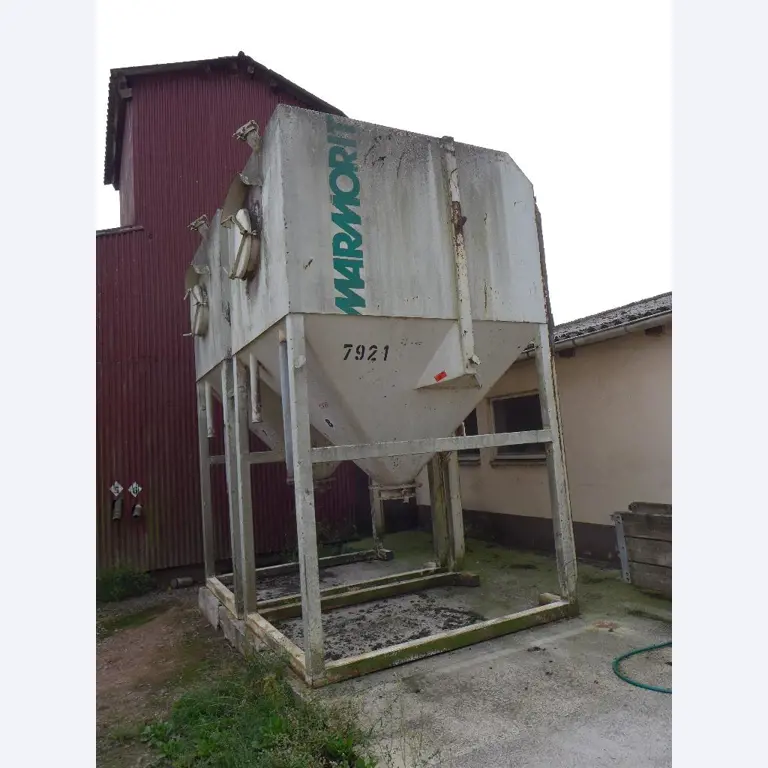 Máquinas bem conservadas do sector <br>agrícola-5