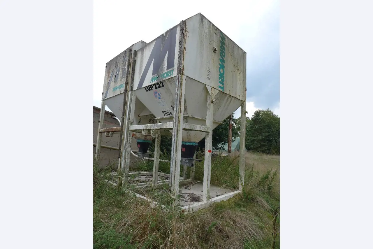 Máquinas bem conservadas do sector <br>agrícola-6