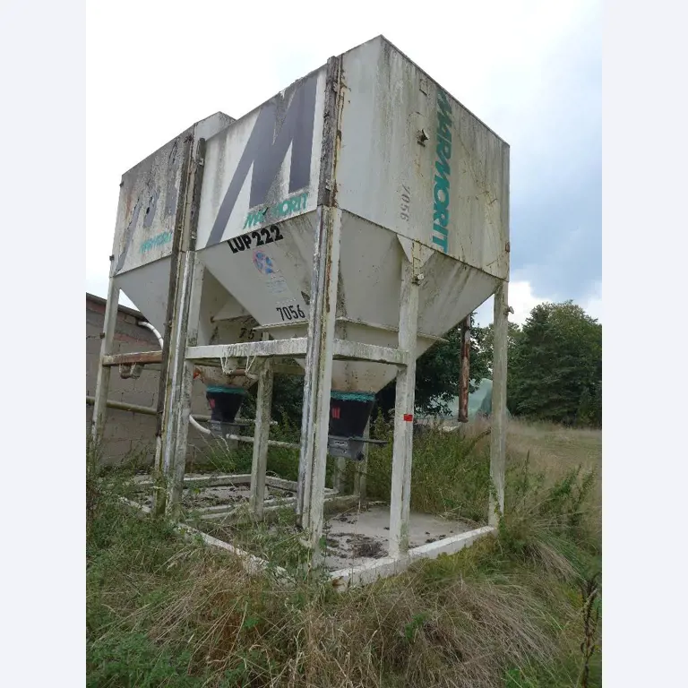 Máquinas bem conservadas do sector <br>agrícola-6