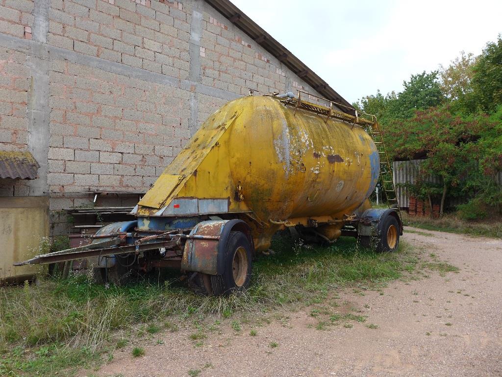 Máquinas bem conservadas do sector <br>agrícola-8