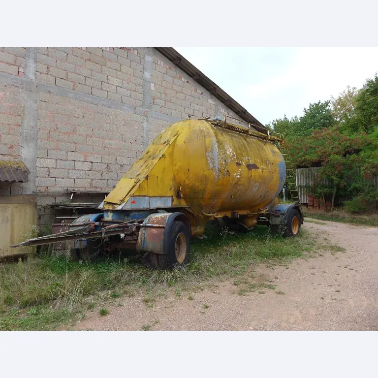 Máquinas bem conservadas do sector <br>agrícola-8