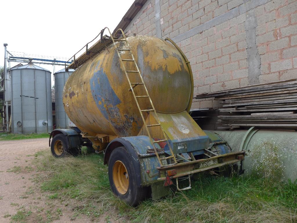 Máquinas bem conservadas do sector <br>agrícola-9