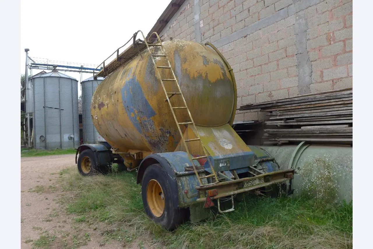 Máquinas bem conservadas do sector <br>agrícola-9