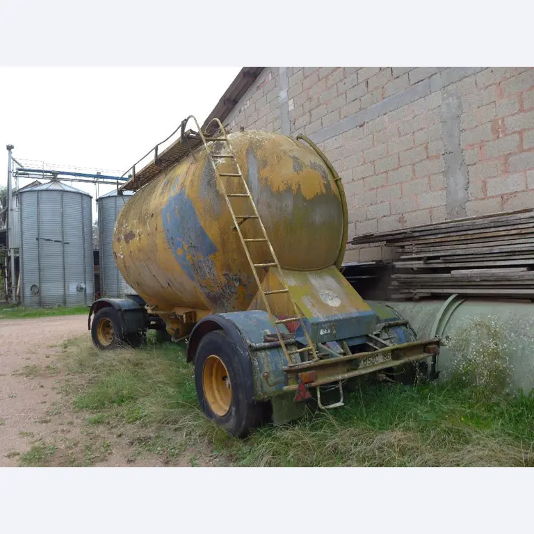 Máquinas bem conservadas do sector <br>agrícola-9