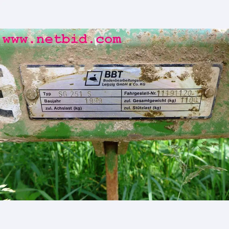 discharged and well-maintained machines from the sector agriculture-3
