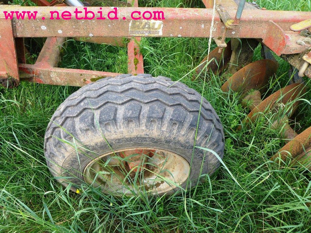 discharged and well-maintained machines from the sector agriculture-7