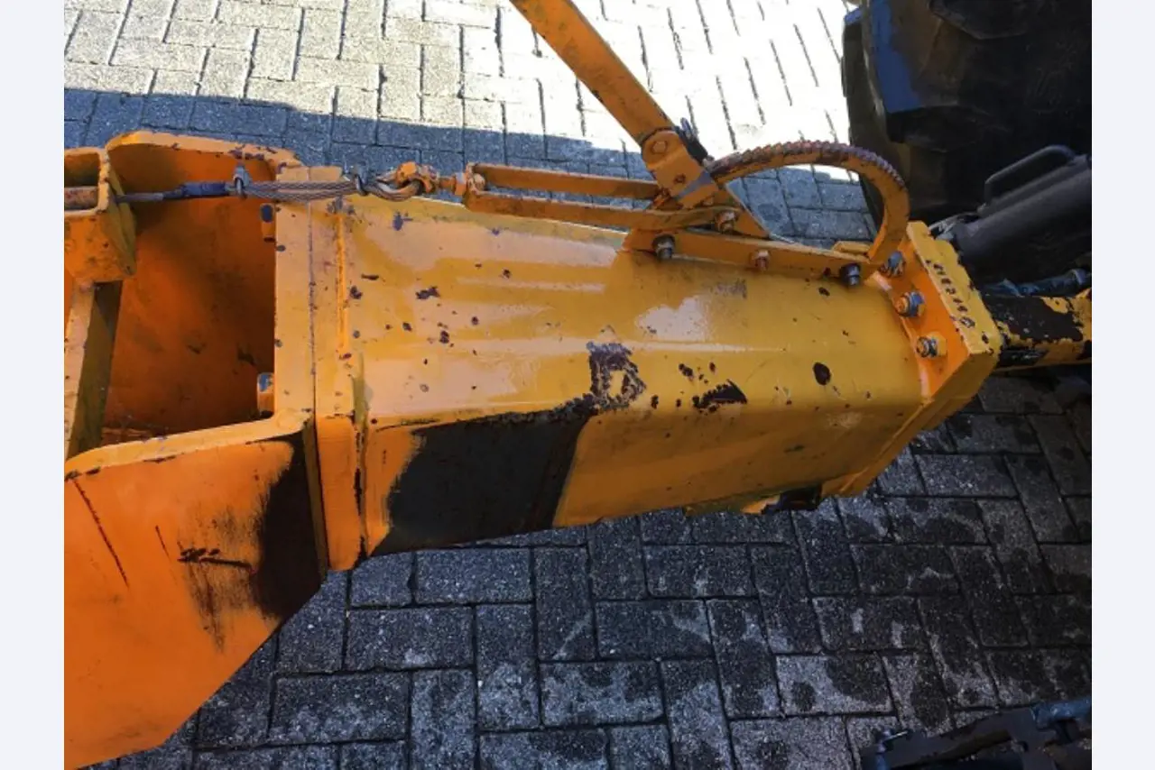 Máquinas bem conservadas do sector <br>agrícola-11