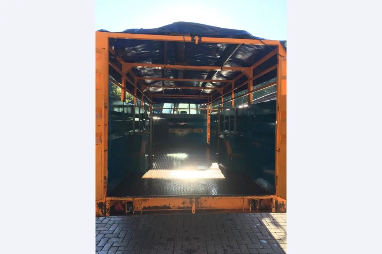 Máquinas bem conservadas do sector <br>agrícola-12