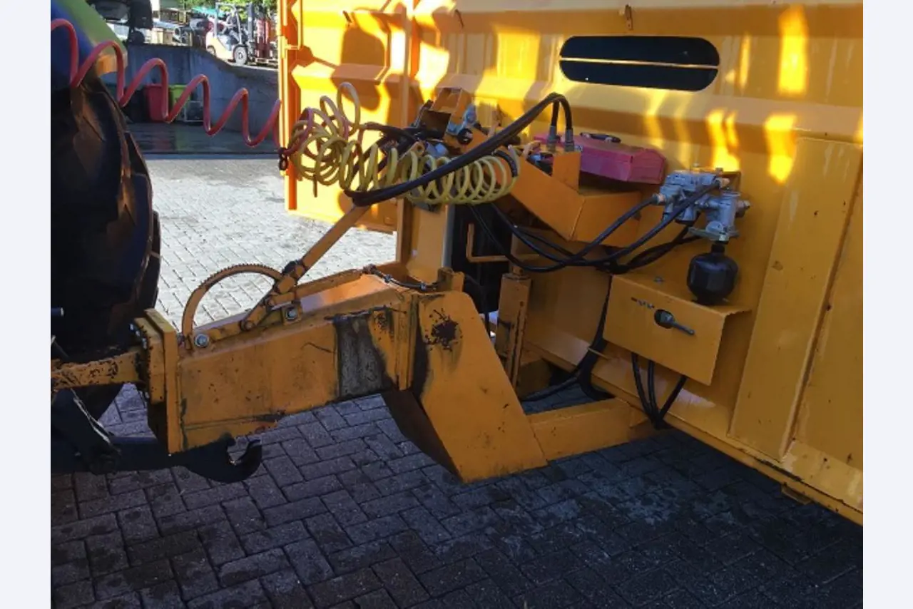 Máquinas bem conservadas do sector <br>agrícola-22