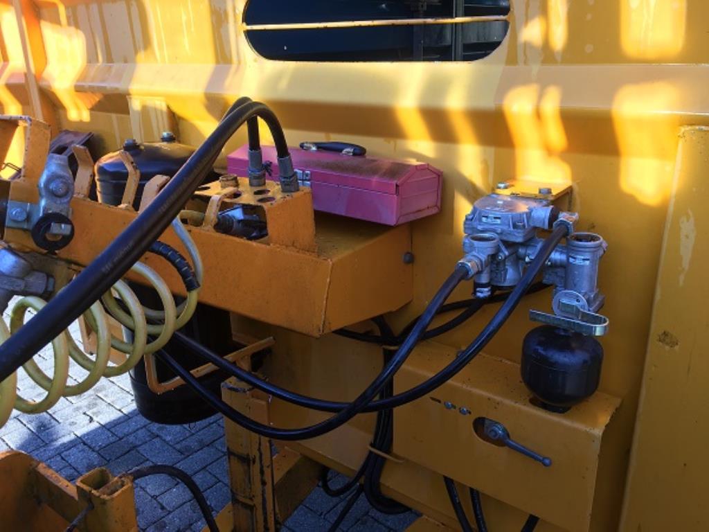 Máquinas bem conservadas do sector <br>agrícola-23