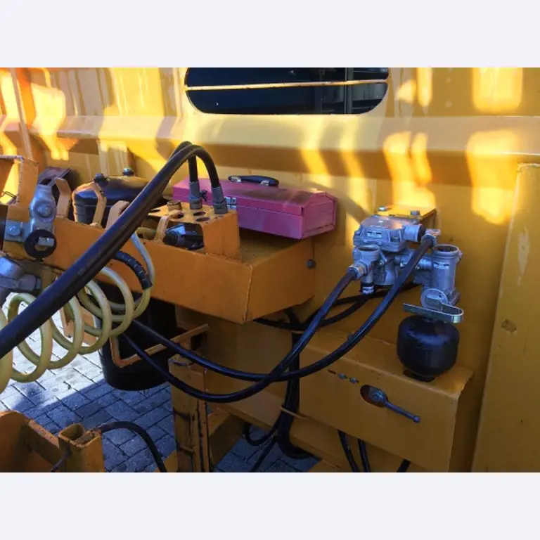 Máquinas bem conservadas do sector <br>agrícola-23