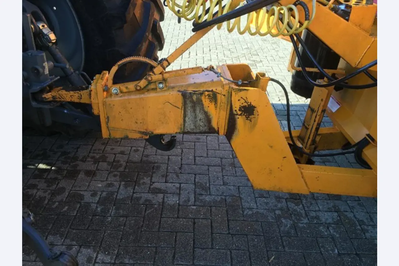 Máquinas bem conservadas do sector <br>agrícola-27