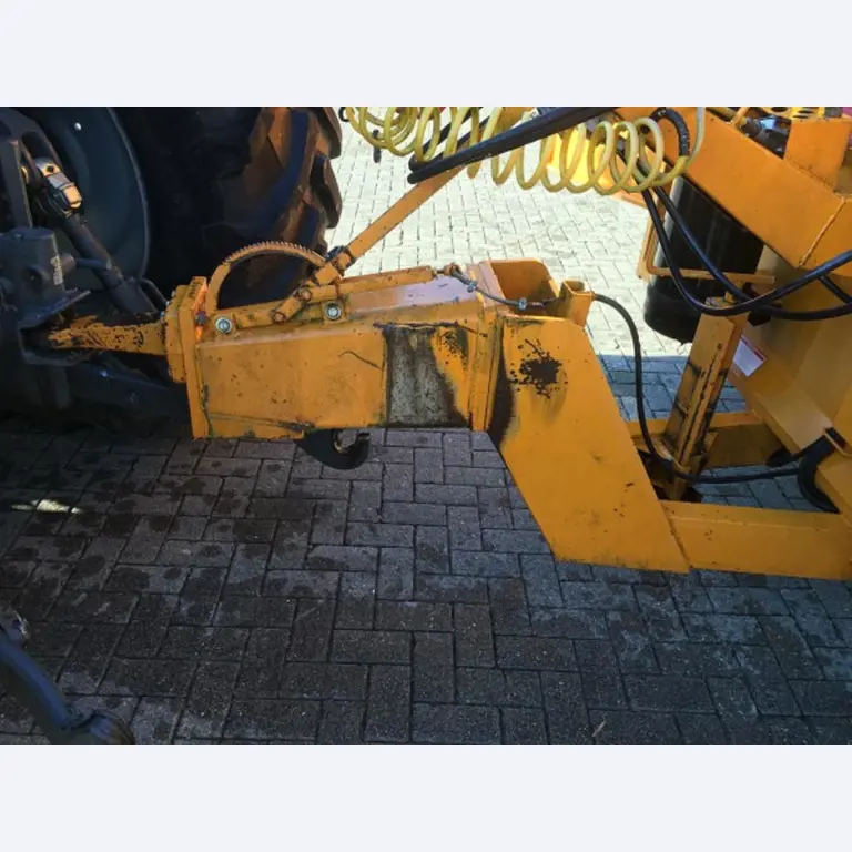 Máquinas bem conservadas do sector <br>agrícola-27