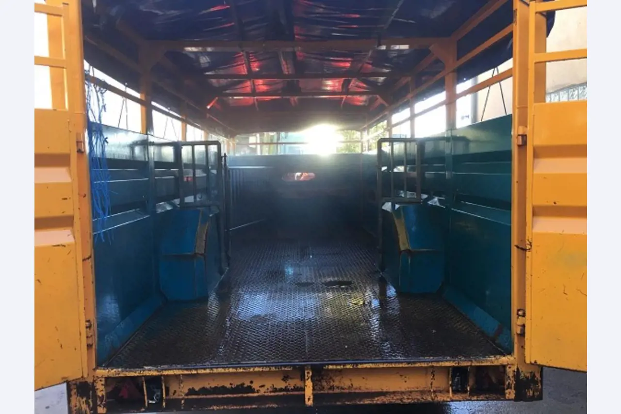 Máquinas bem conservadas do sector <br>agrícola-5