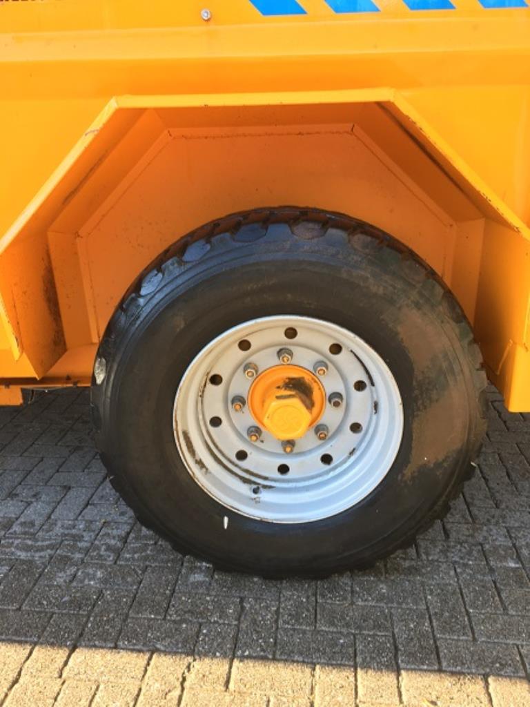 Máquinas bem conservadas do sector <br>agrícola-7