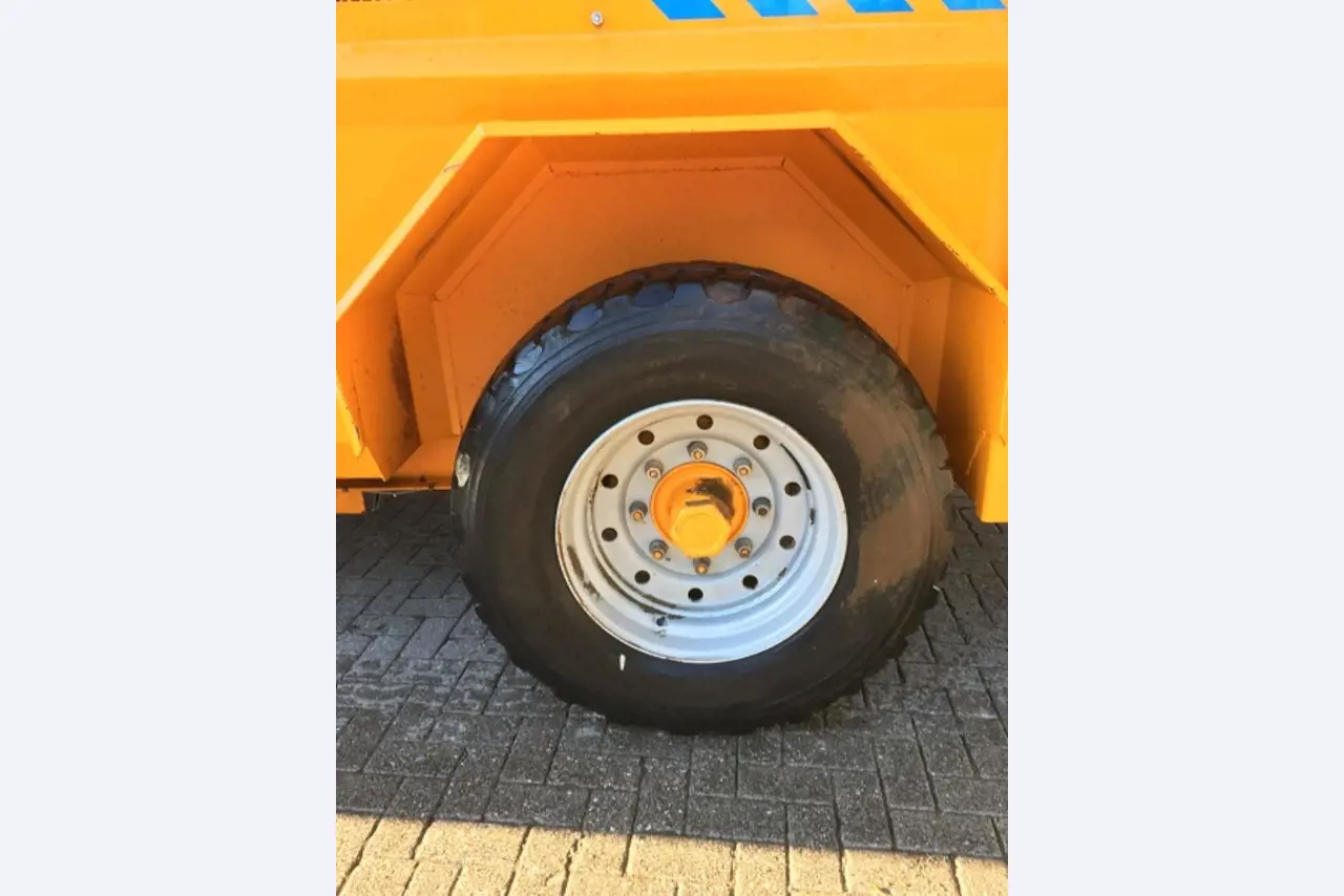 Máquinas bem conservadas do sector <br>agrícola-7