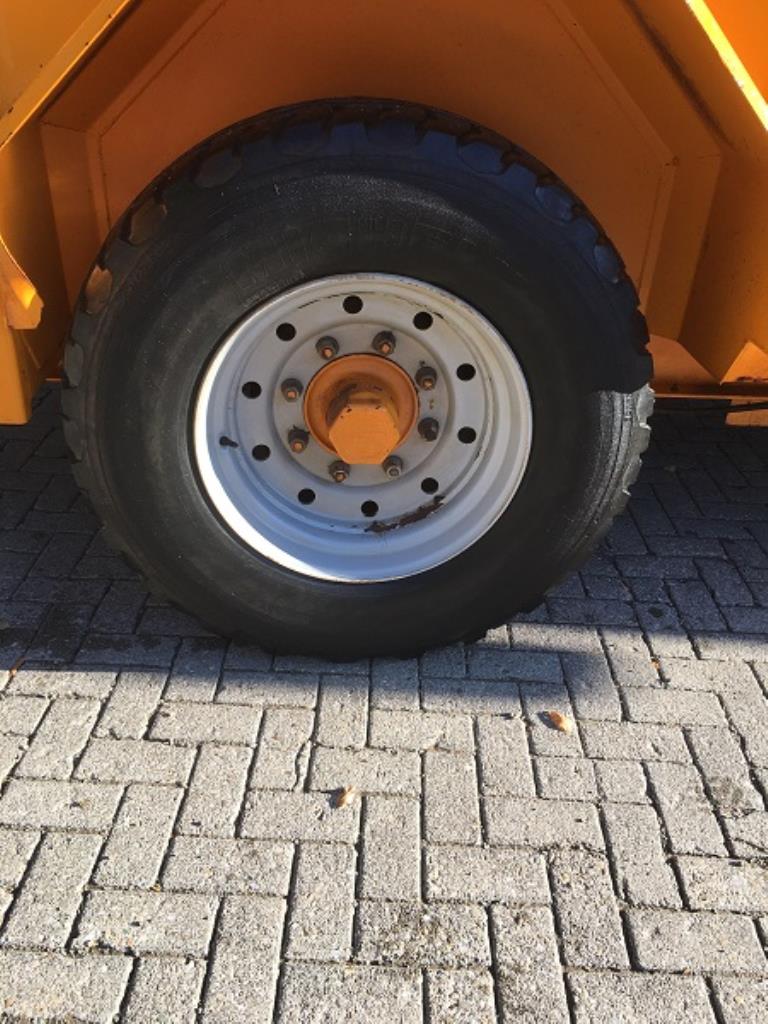 Máquinas bem conservadas do sector <br>agrícola-8